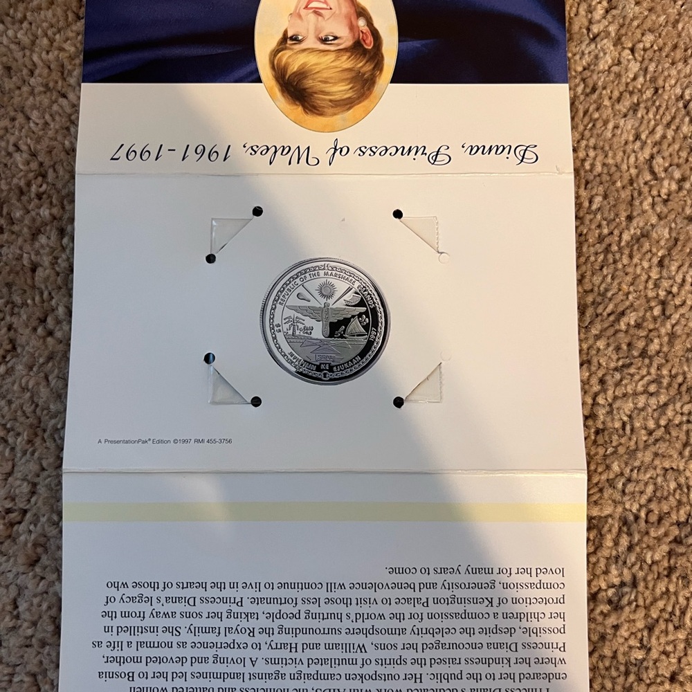 Princess Diana Commemorative Collection - Picture 8 of 15